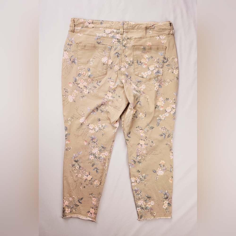 Bandolino Lisbeth Crop Ankle Fringe Hem Womens Size 14 Floral Print Denim Jeans - Picture 3 of 9